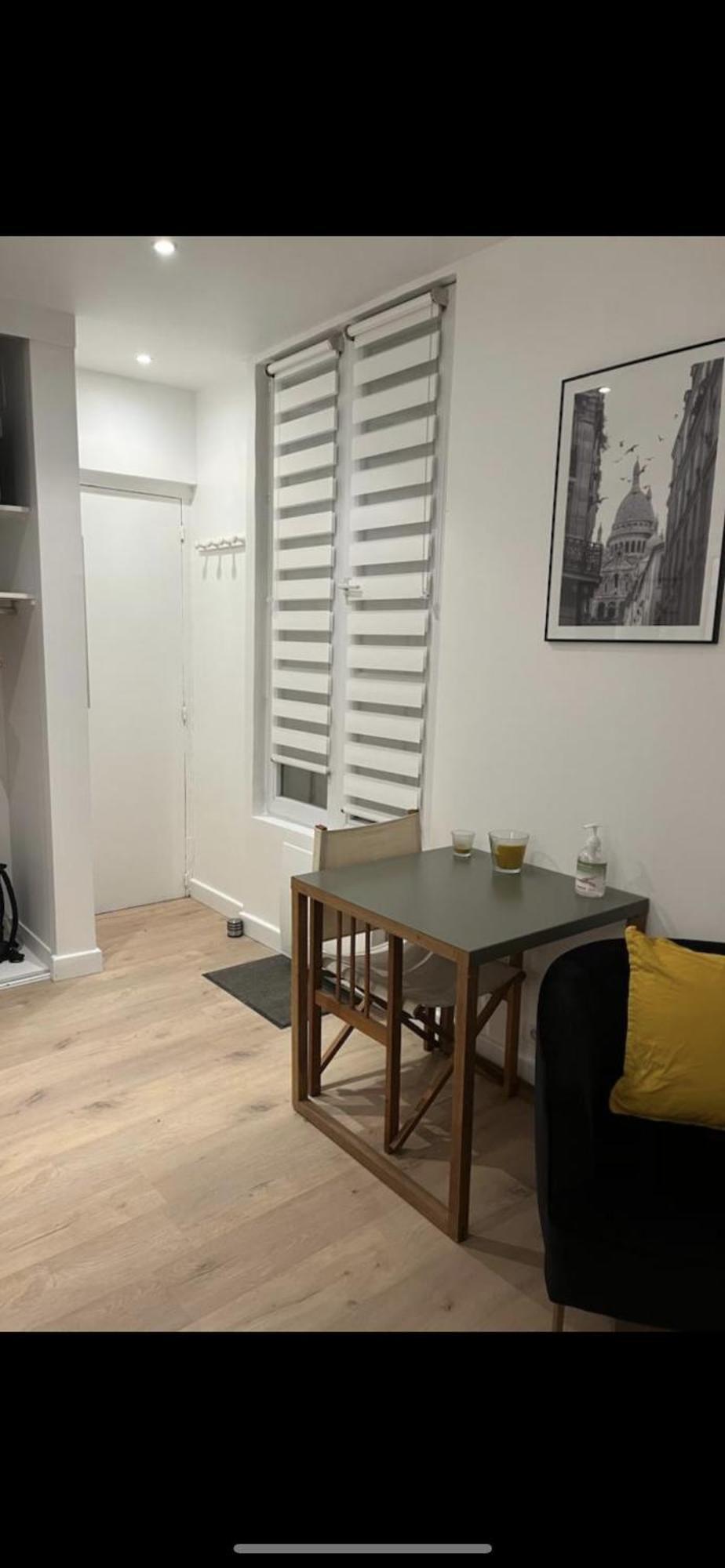 Entier Aux Abbesses - Montmartre - Flat In Montmartre Appartement Parijs